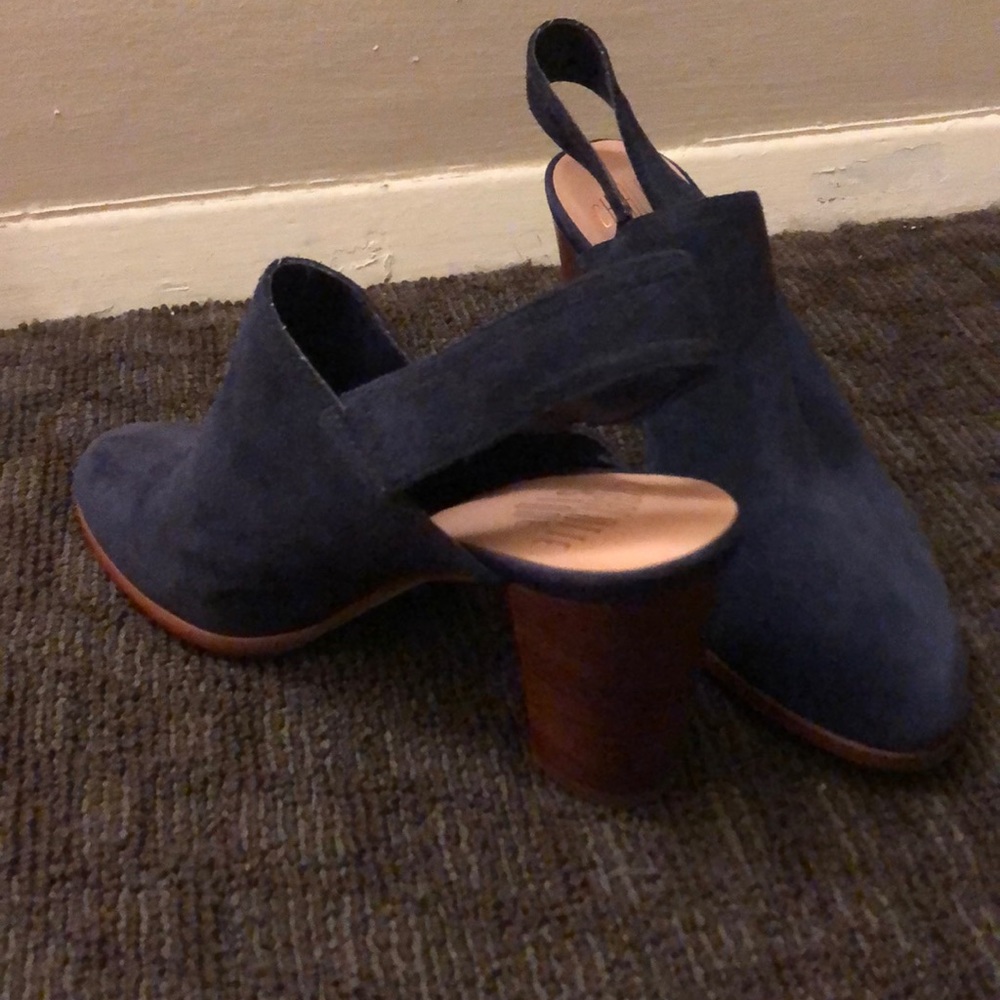Cute stacked sling back blue suede heels sz 10